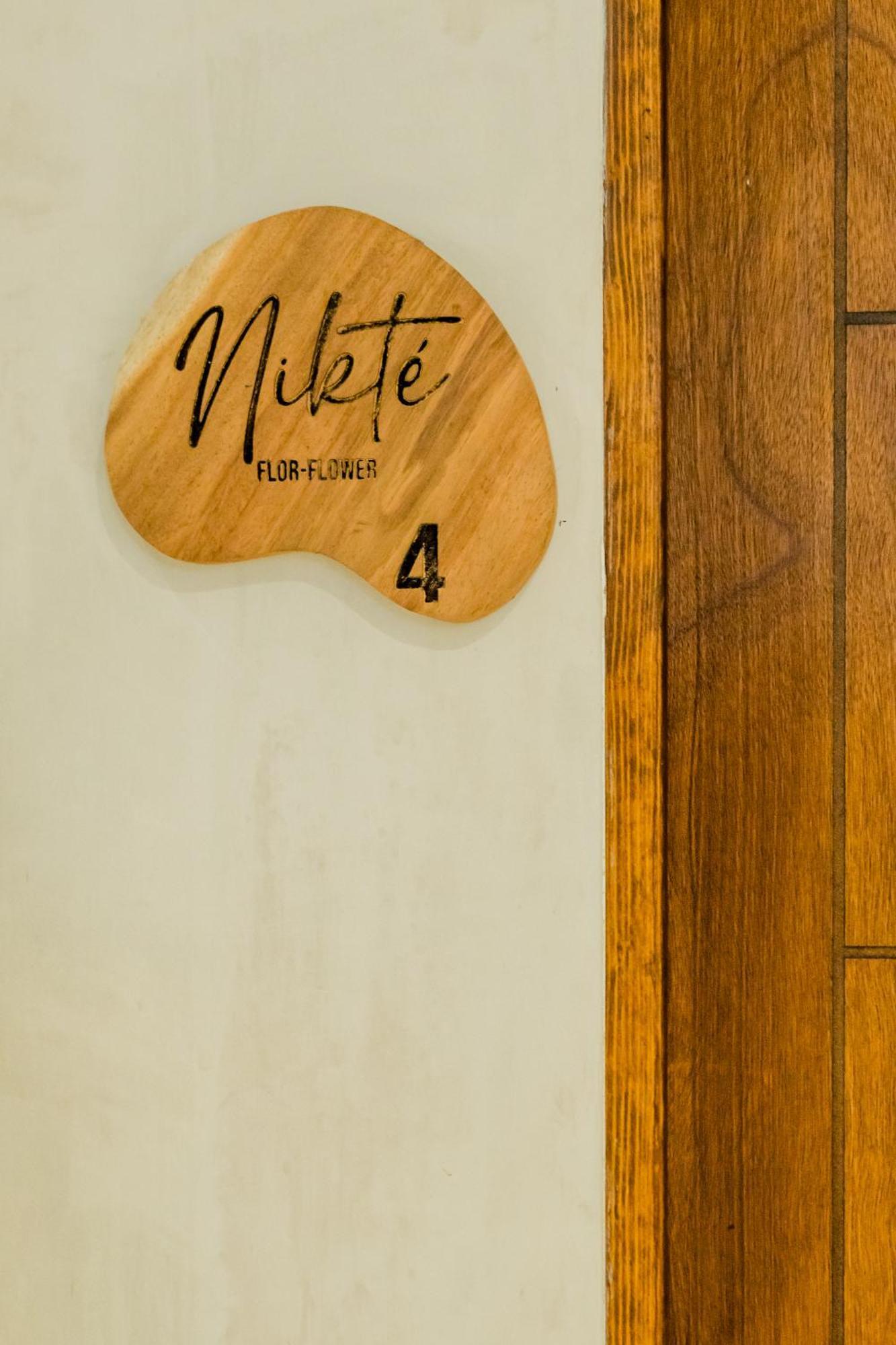 *Casa Aluxes- Guesthouse* カンクン エクステリア 写真